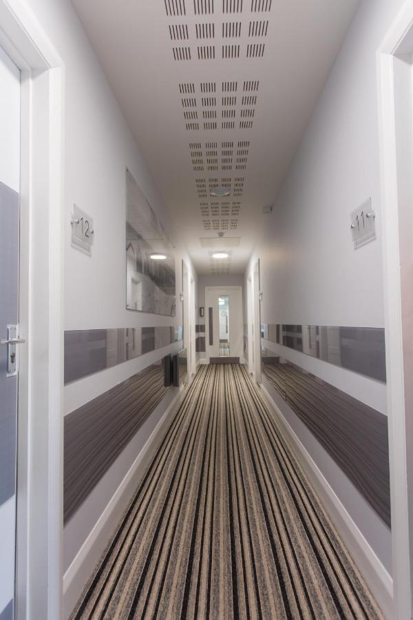 Allseasons Hotel โลเวสทอฟต์ ภายนอก รูปภาพ